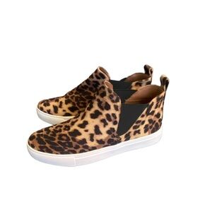 {Report} NWT Animal Print Hightop Sneaker